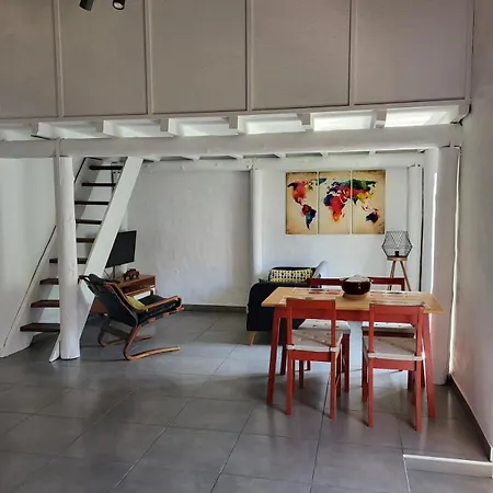 Peaceful Surrounding Private Pool * 로리냐