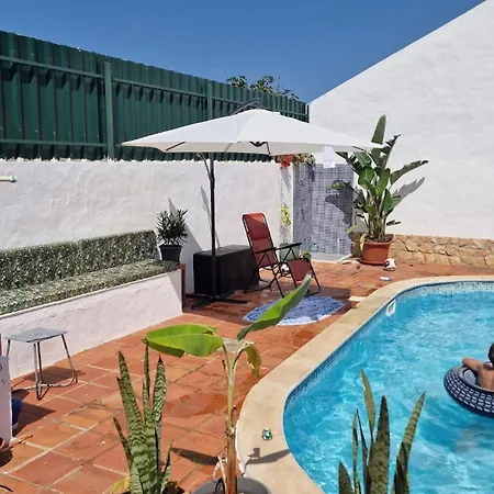Peaceful Surrounding Private Pool 로리냐
